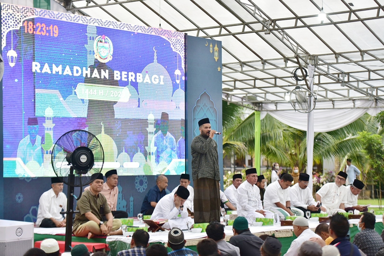 Hadiri Ramadan Berbagi Edy Rahmayadi Ajak Seribuan Abang Becak