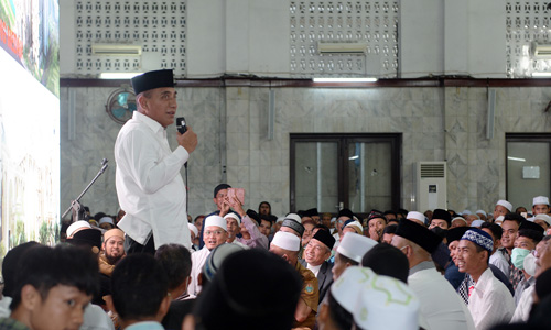 Tabligh Akbar Membangun Rumah Di Surga Bersama UAS Gubernur Berharap